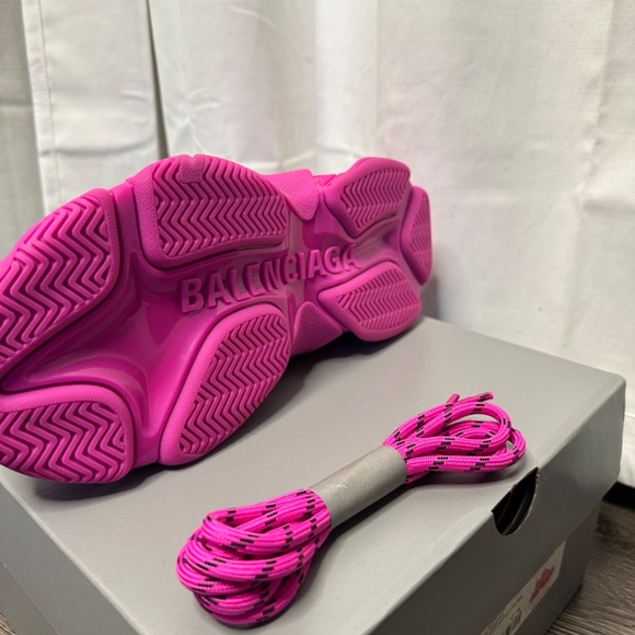 WOMEN'S TRIPLE S CLEAR SOLE BALENCIAGA SNEAKER IN PINK - Picture 3 of 6